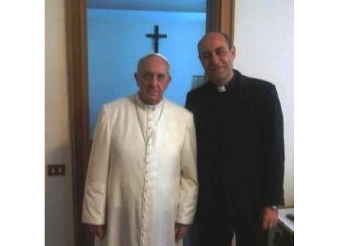Monsignor Victor Fernandez con papa Francesco